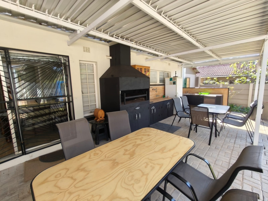 4 Bedroom Property for Sale in Safari Gardens North West